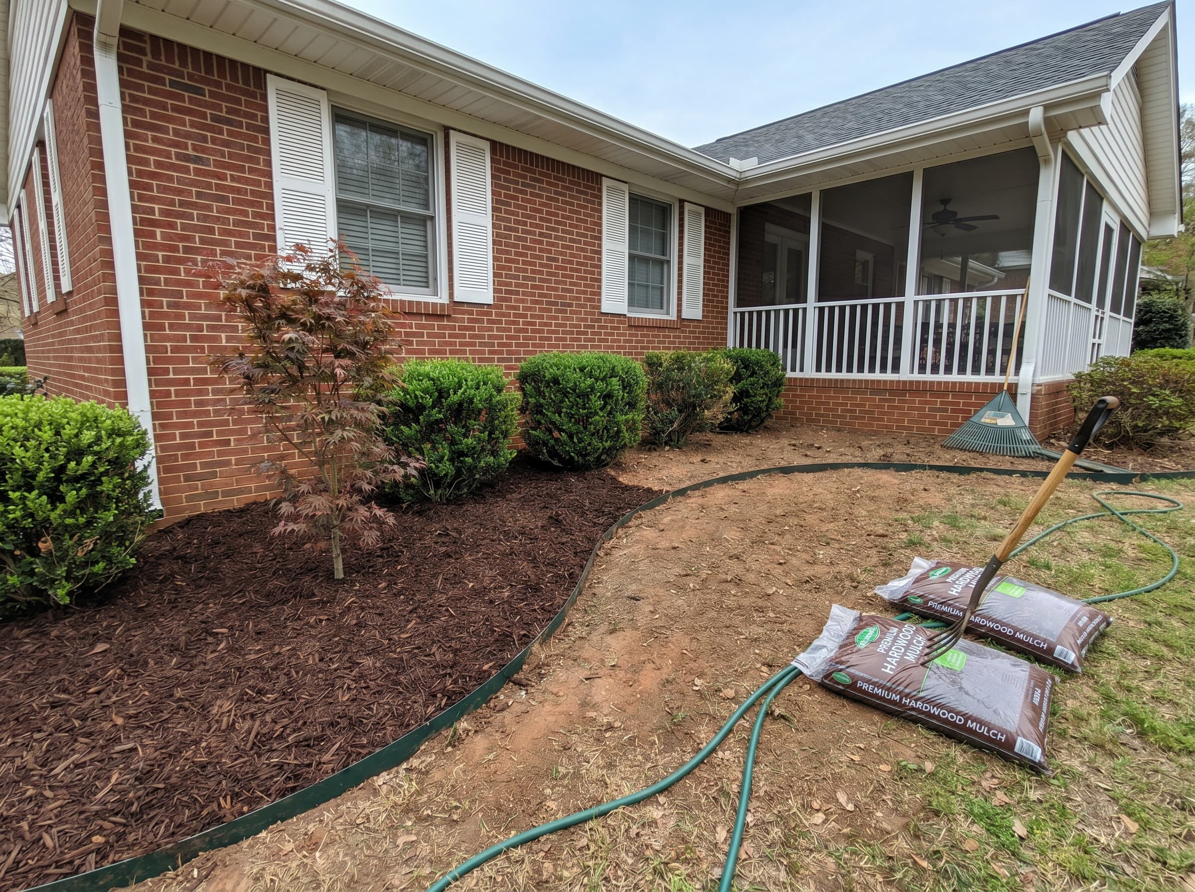 Mulch in North Atlanta: Hardwood vs. Pine Straw